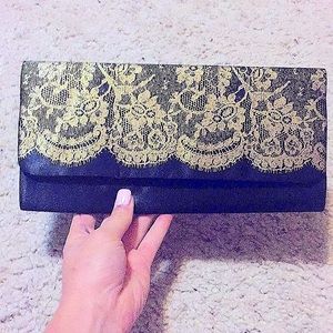 NWOT, Clutch